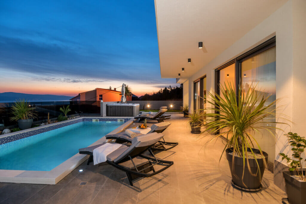 Pool spa vila omis 25